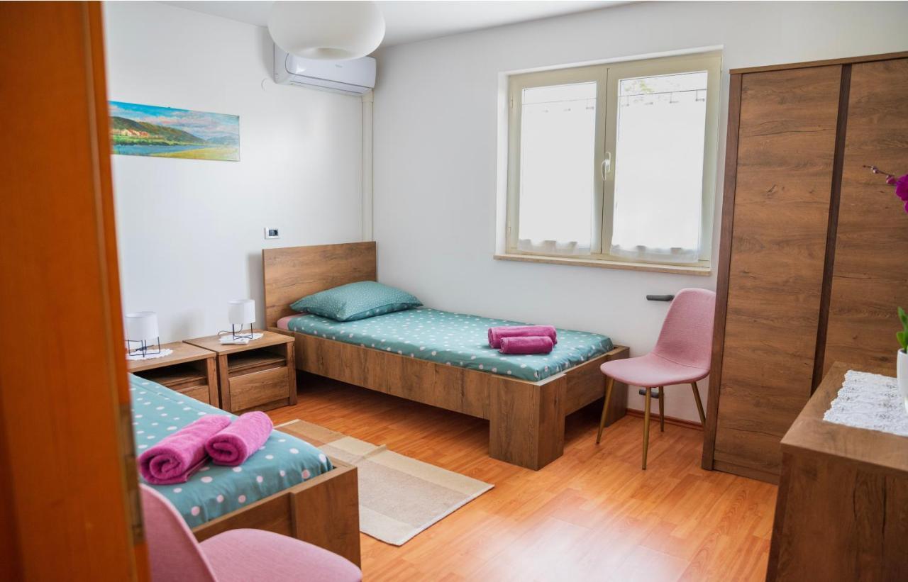 Apartment Laetitia Kaštelir Extérieur photo